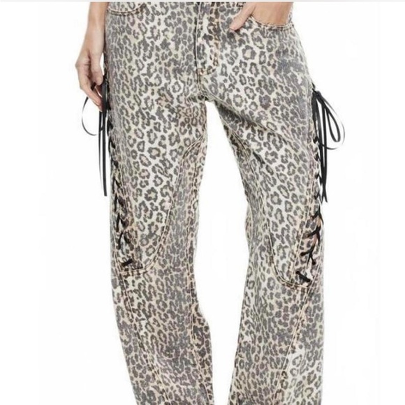 Lioness Leopard Print Jeans with Black Accents - Picture 3 of 4